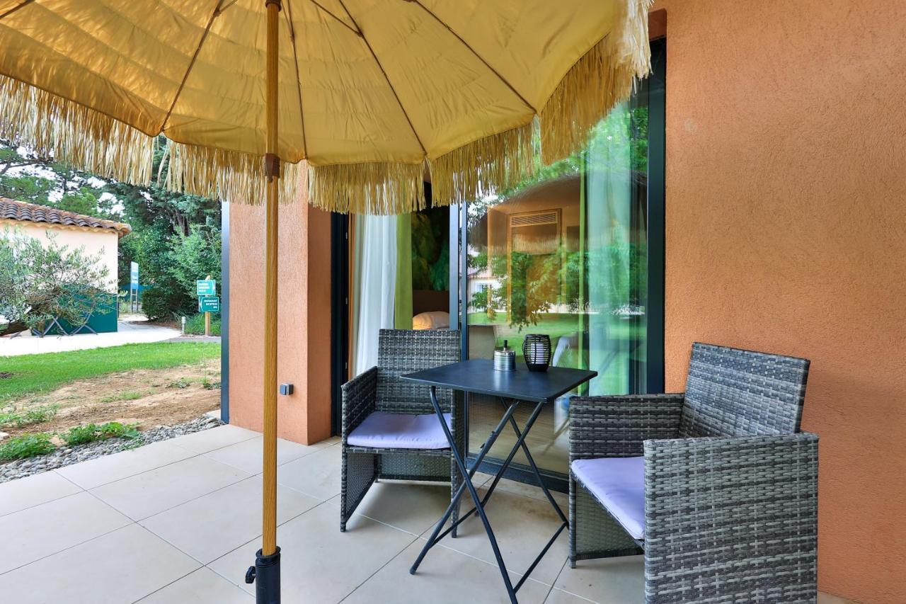 Logis Hotel & Spa Dejeunez Sous L'Arbre Rousset  Exteriör bild