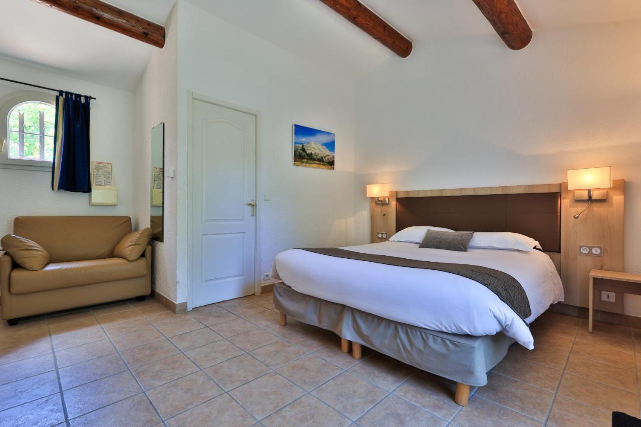 Logis Hotel & Spa Dejeunez Sous L'Arbre Rousset  Exteriör bild