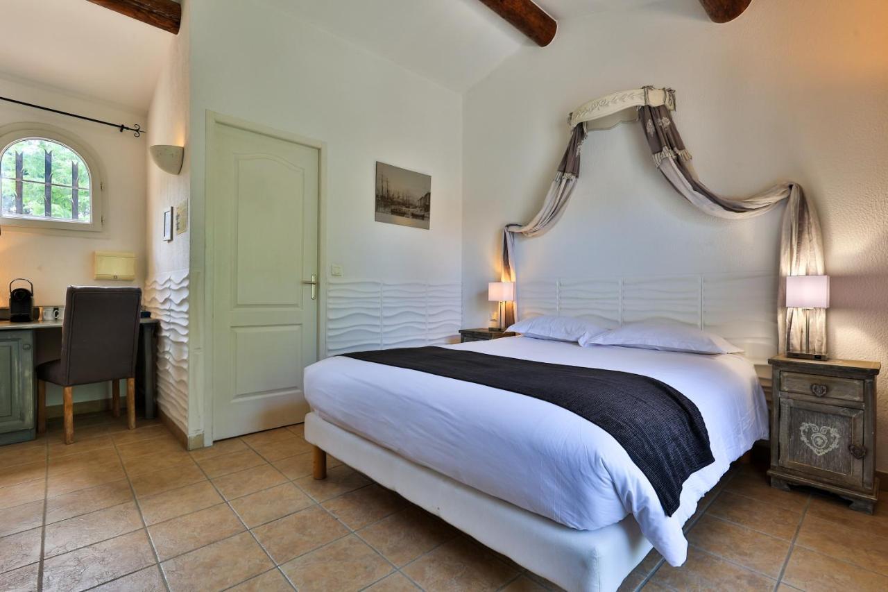 Logis Hotel & Spa Dejeunez Sous L'Arbre Rousset  Exteriör bild
