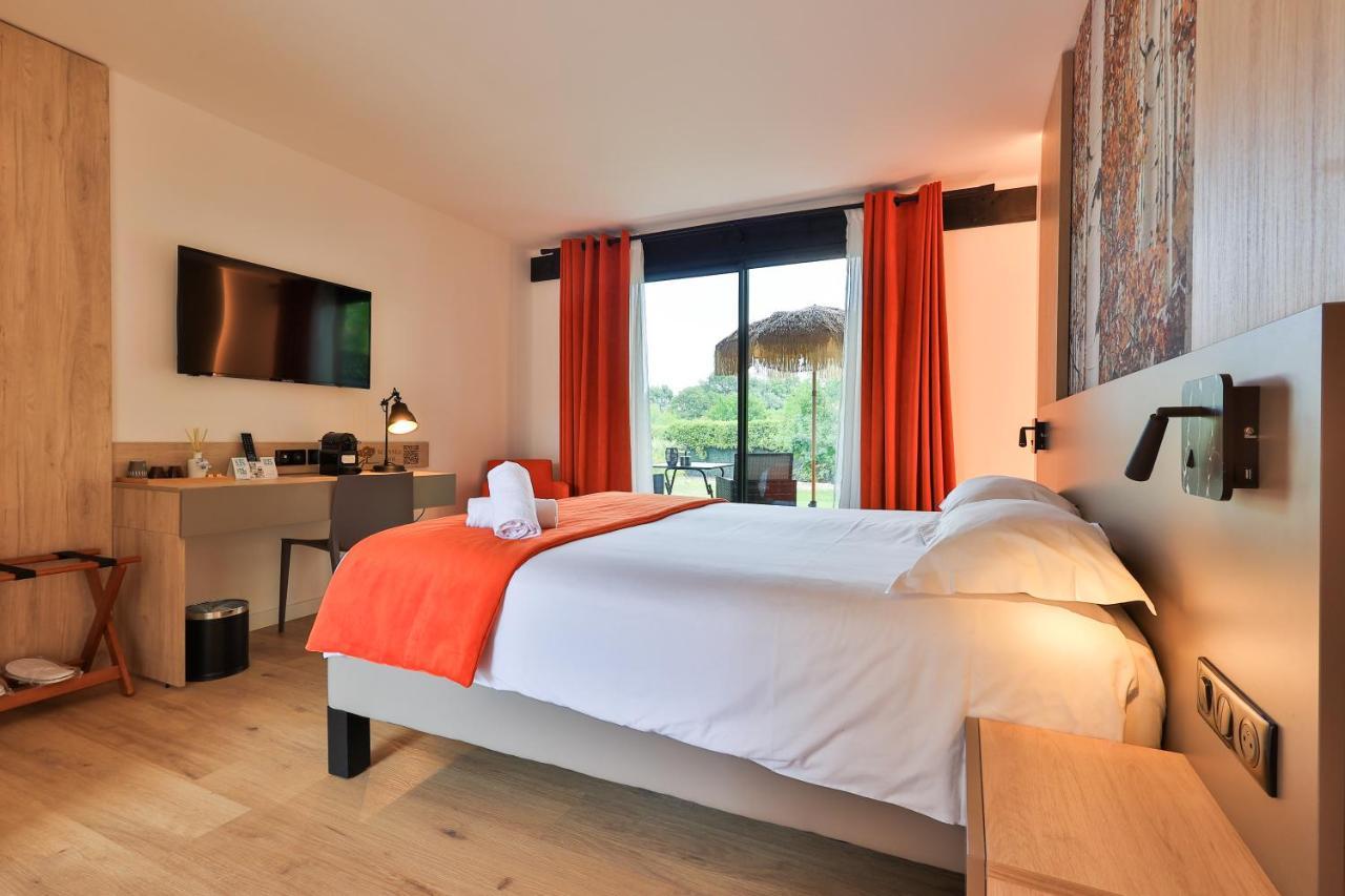 Logis Hotel & Spa Dejeunez Sous L'Arbre Rousset  Exteriör bild