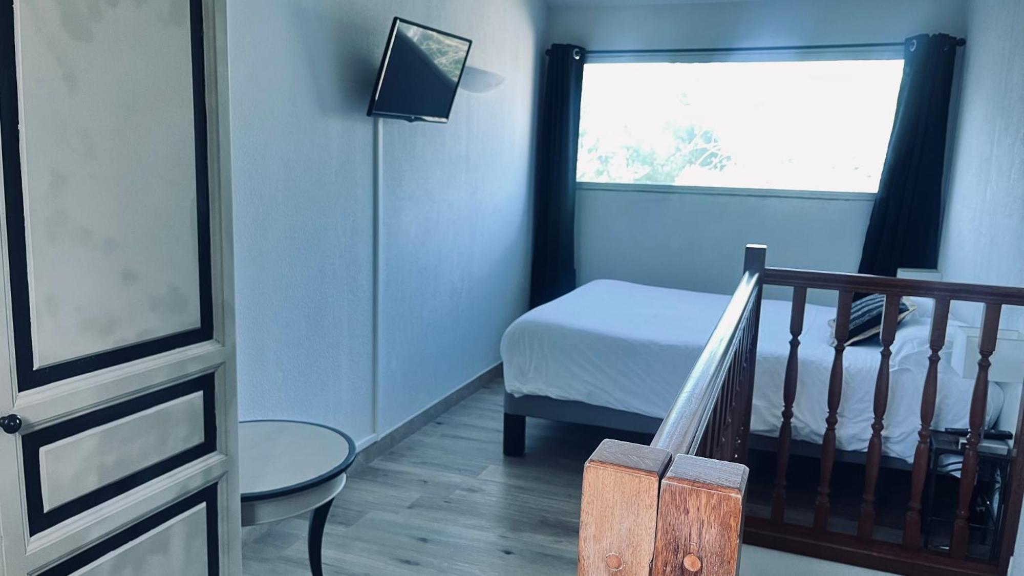 Logis Hotel & Spa Dejeunez Sous L'Arbre Rousset  Exteriör bild