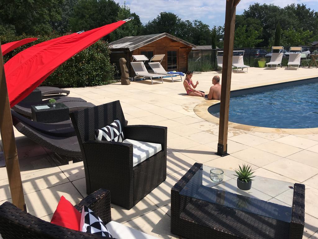 Logis Hotel & Spa Dejeunez Sous L'Arbre Rousset  Exteriör bild