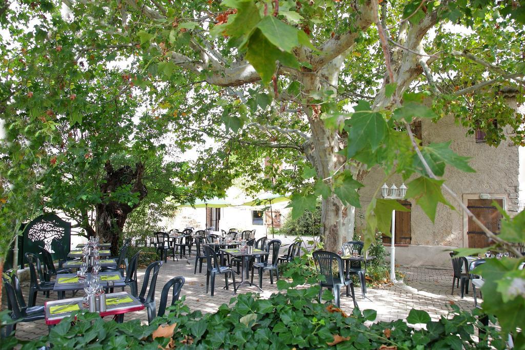 Logis Hotel & Spa Dejeunez Sous L'Arbre Rousset  Exteriör bild